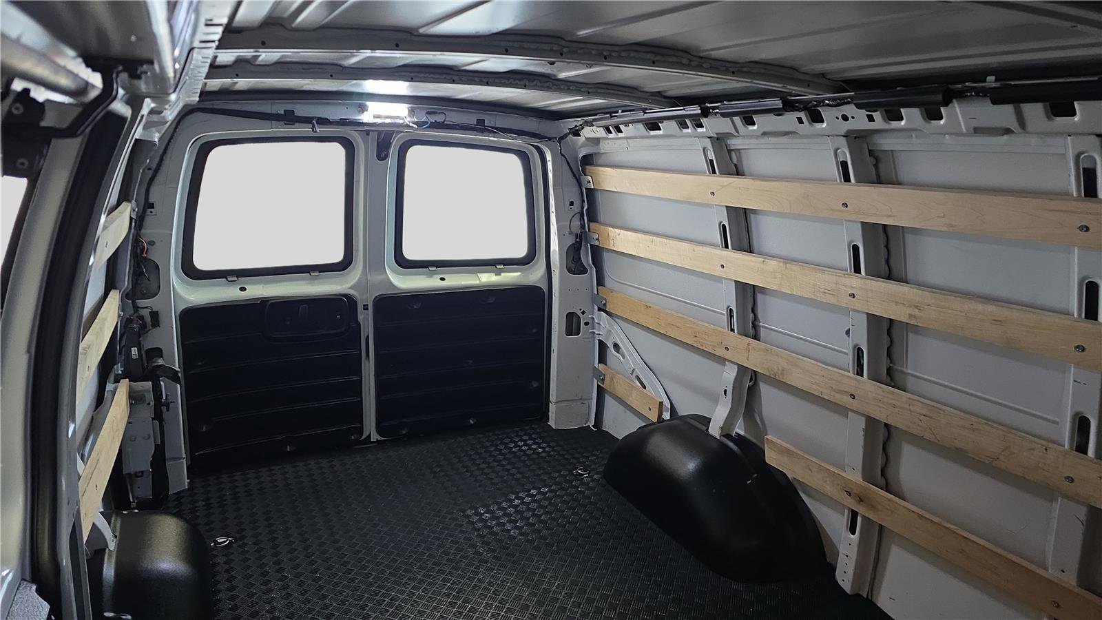 Used 2024 GMC Savana 2500 w/ Driver Convenience Package image 17