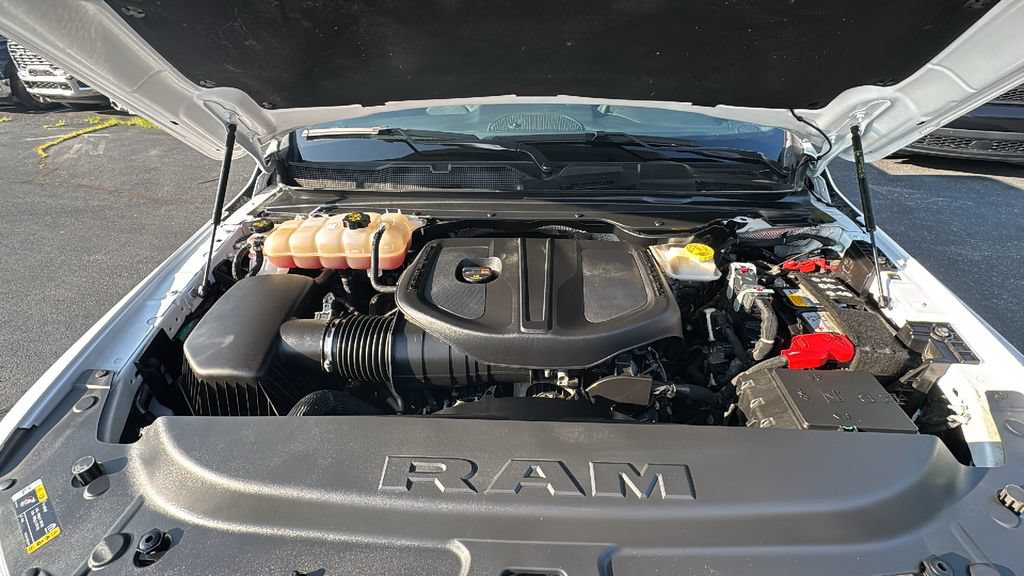 Used 2025 RAM 1500 4x4 Crew Cab image 33