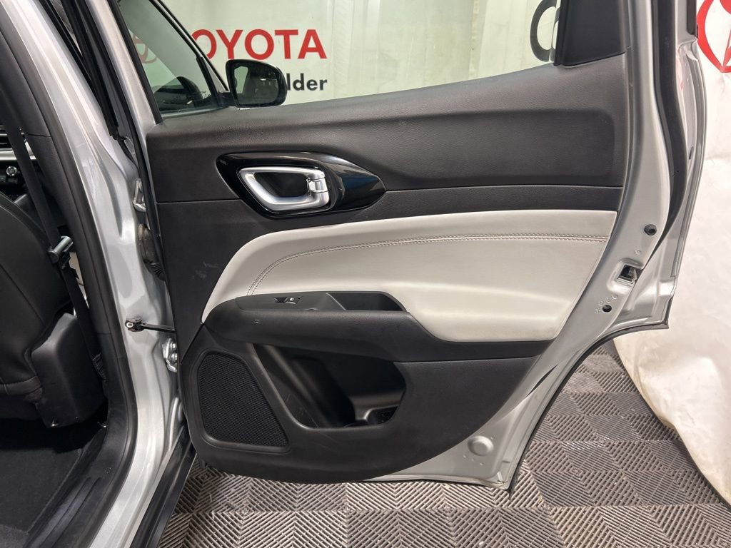 Used 2025 Jeep Compass Limited image 14