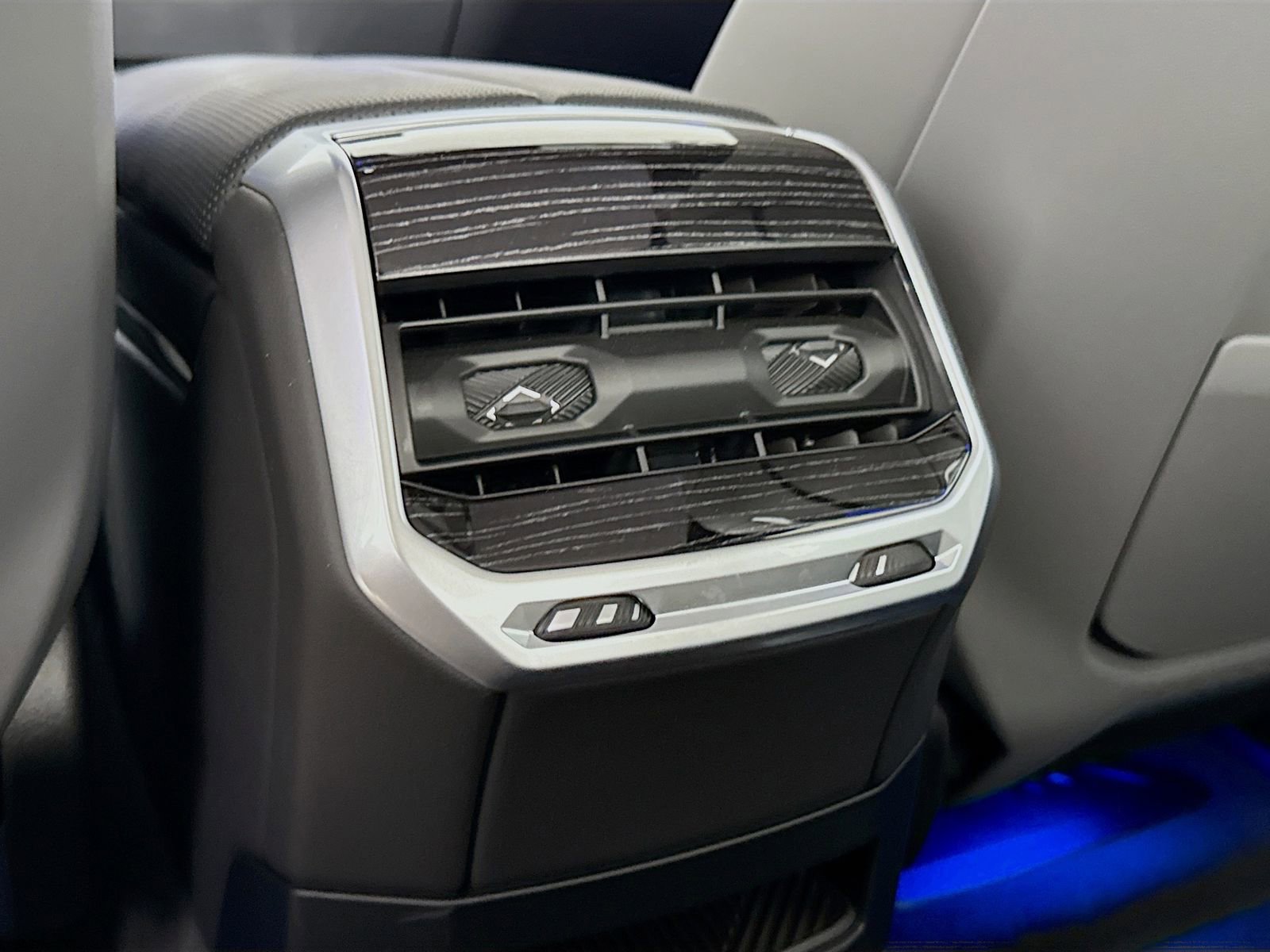 Used 2025 BMW 760i xDrive image 27