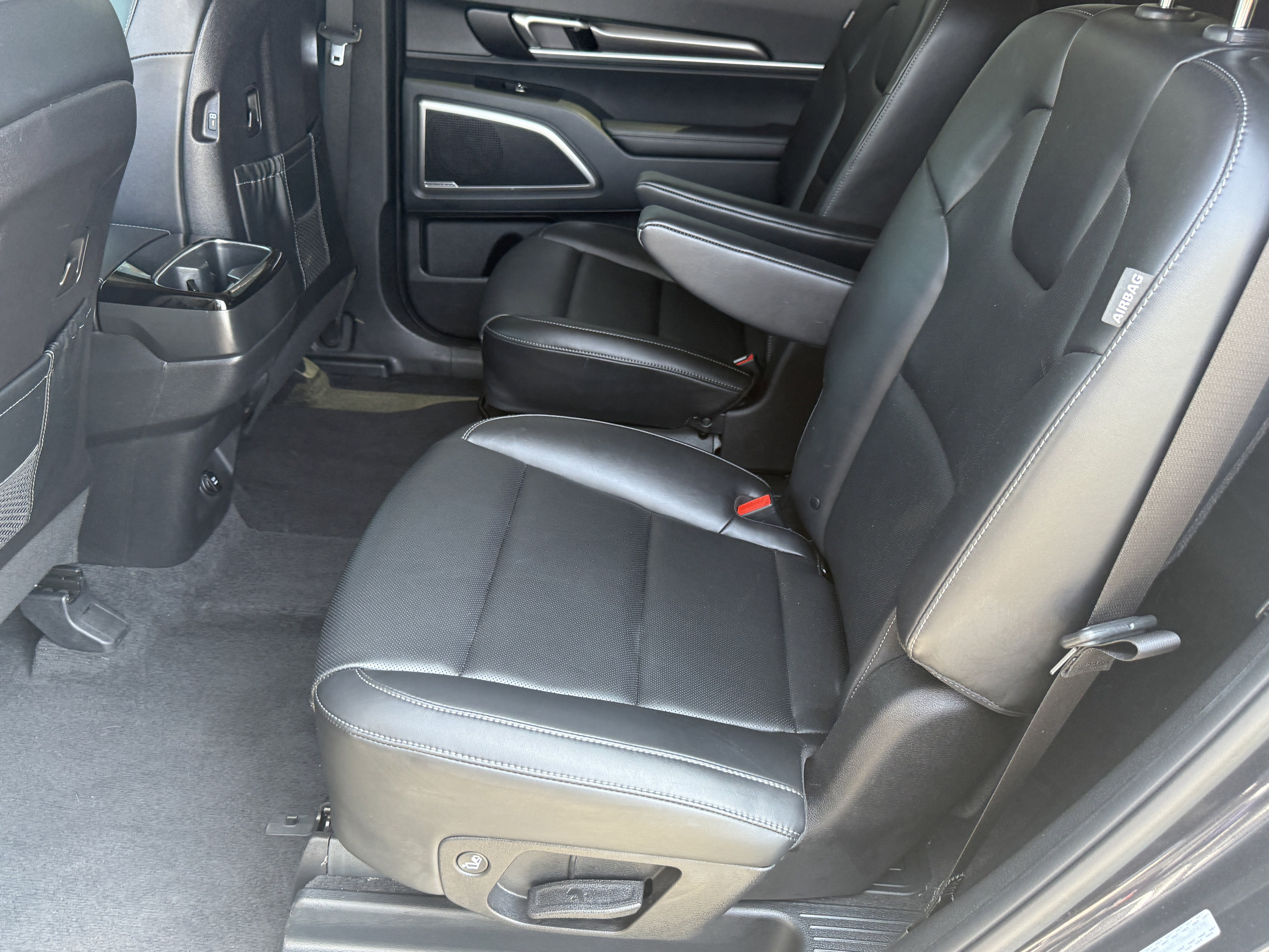 Used 2025 Kia Telluride S image 28