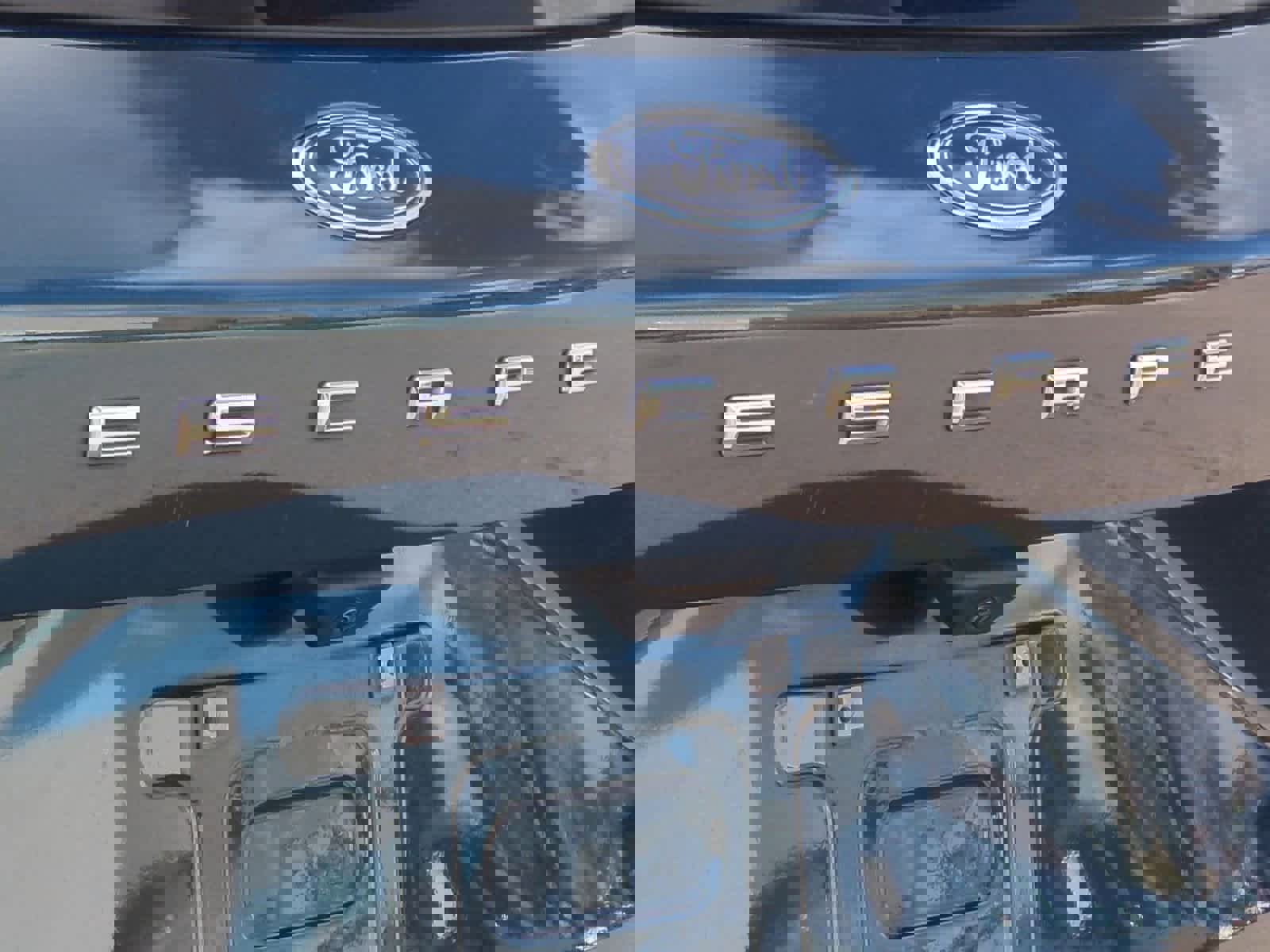 Used 2020 Ford Escape Titanium image 13