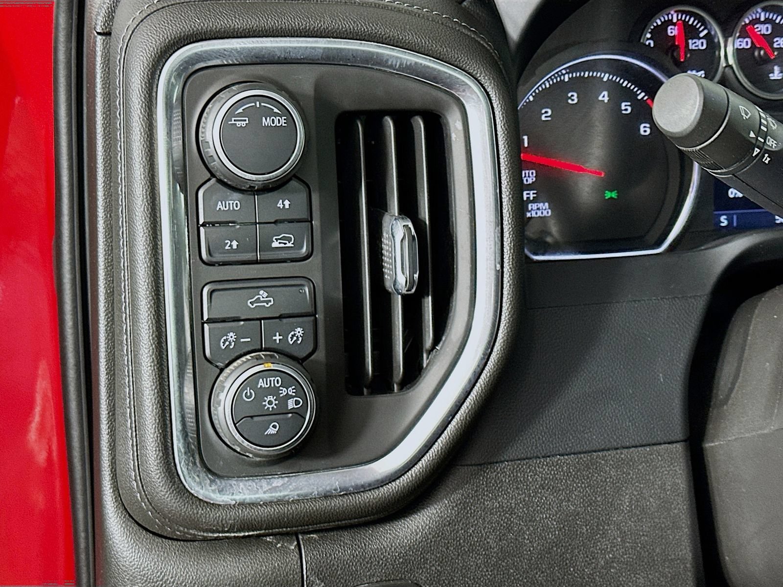 Used 2022 Chevrolet Silverado 1500 LT w/ Safety Package AWD/4WD image 12