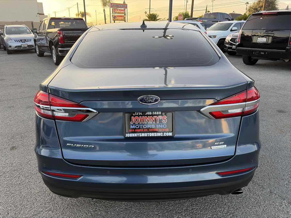 Used 2019 Ford Fusion SE FWD image 3