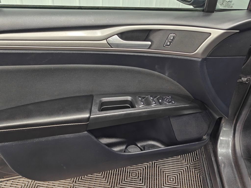 Used 2020 Ford Fusion SE image 43