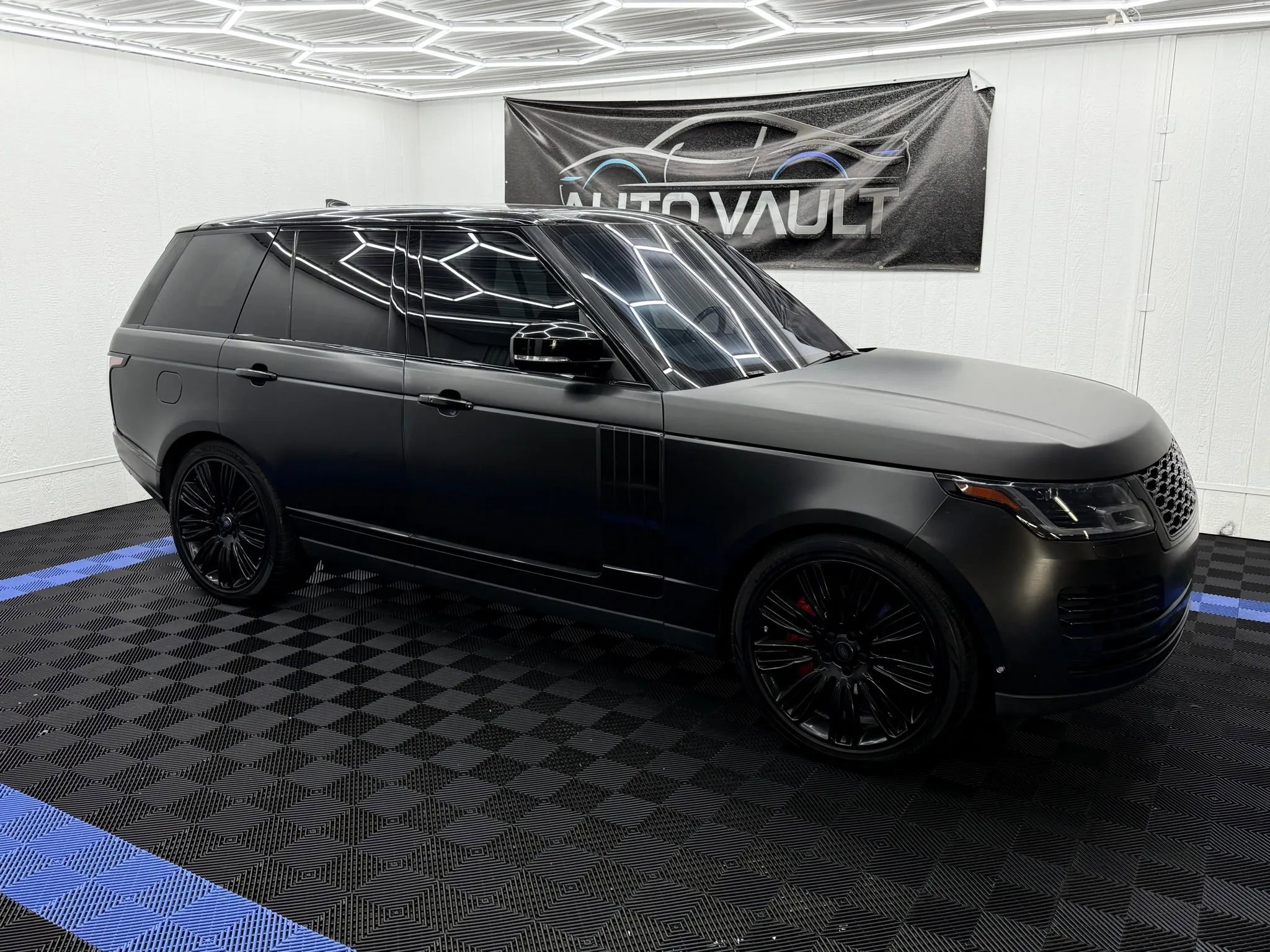 Used 2018 Land Rover Range Rover HSE image 2