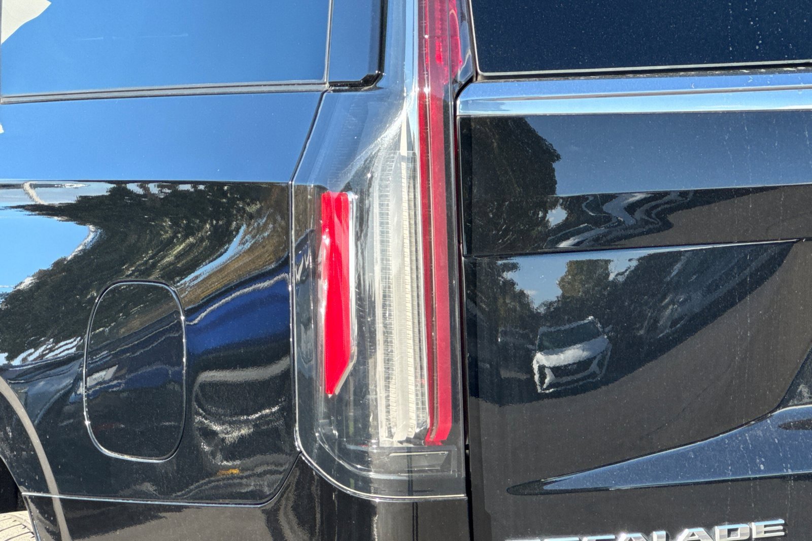 Used 2023 Cadillac Escalade ESV Premium Luxury image 45