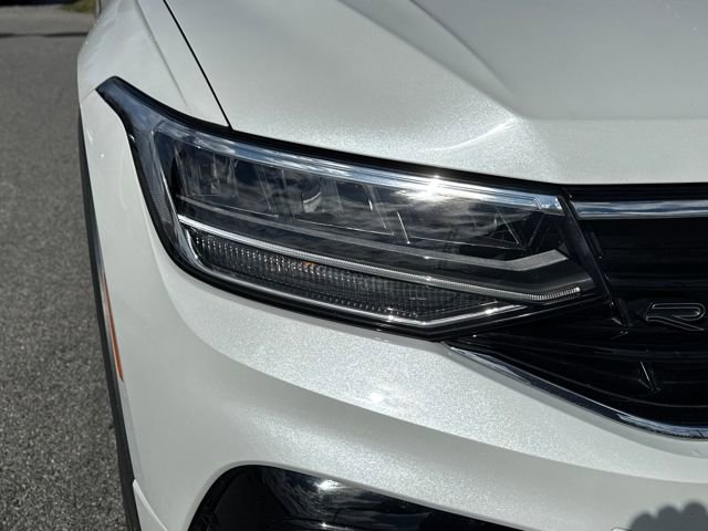 Used 2024 Volkswagen Tiguan SE R-Line image 12