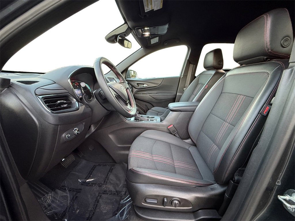 Used 2023 Chevrolet Equinox RS image 9