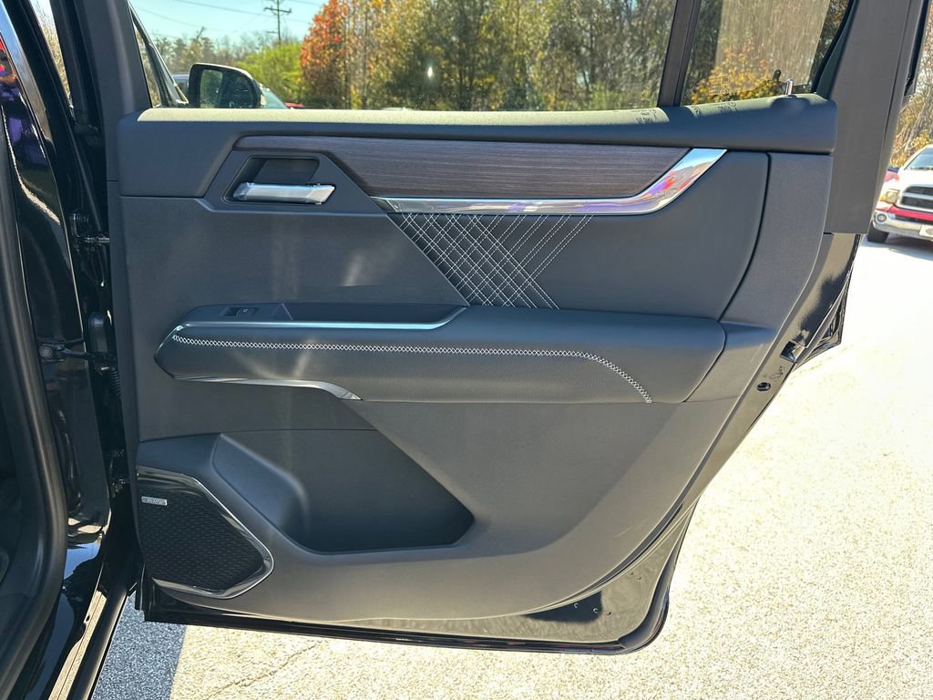 New 2026 GMC Acadia Denali w/ Super Cruise Package image 17