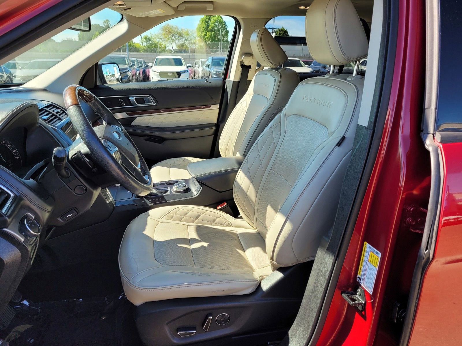 Used 2018 Ford Explorer Platinum image 10