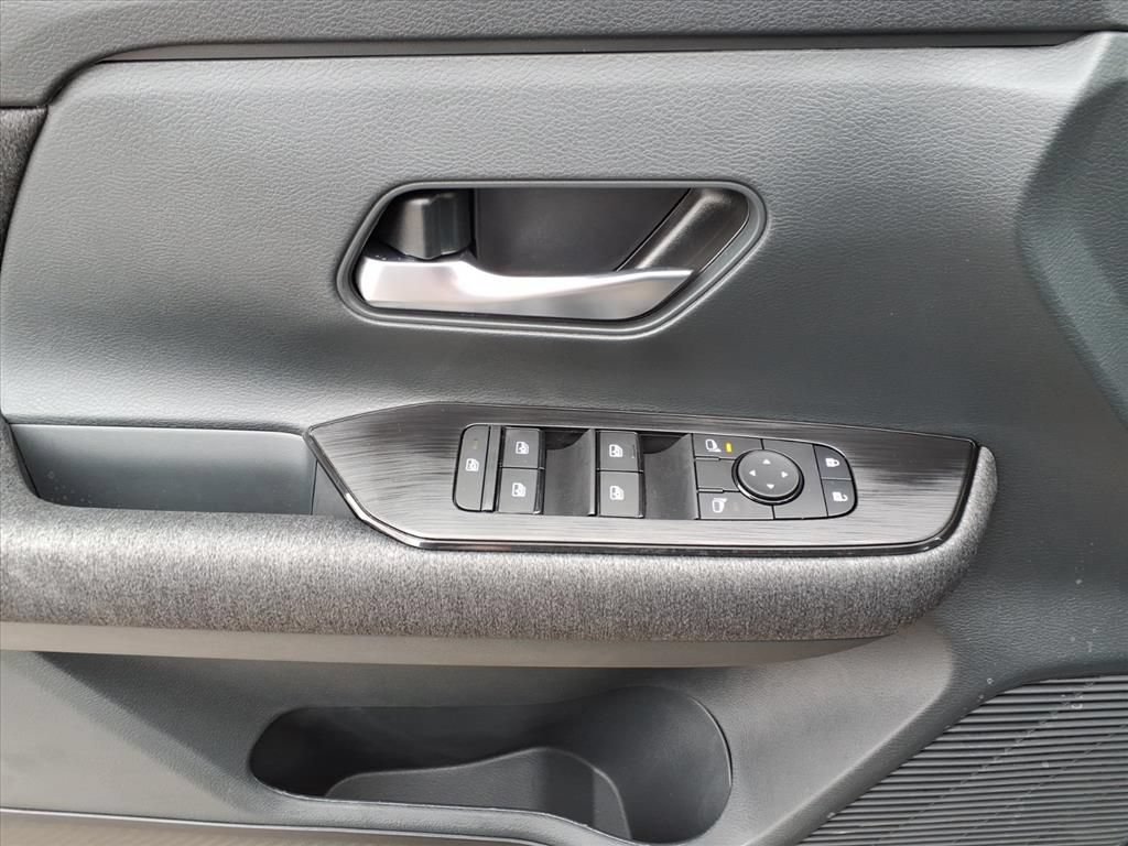 New 2025 Nissan Kicks SV AWD/4WD image 6