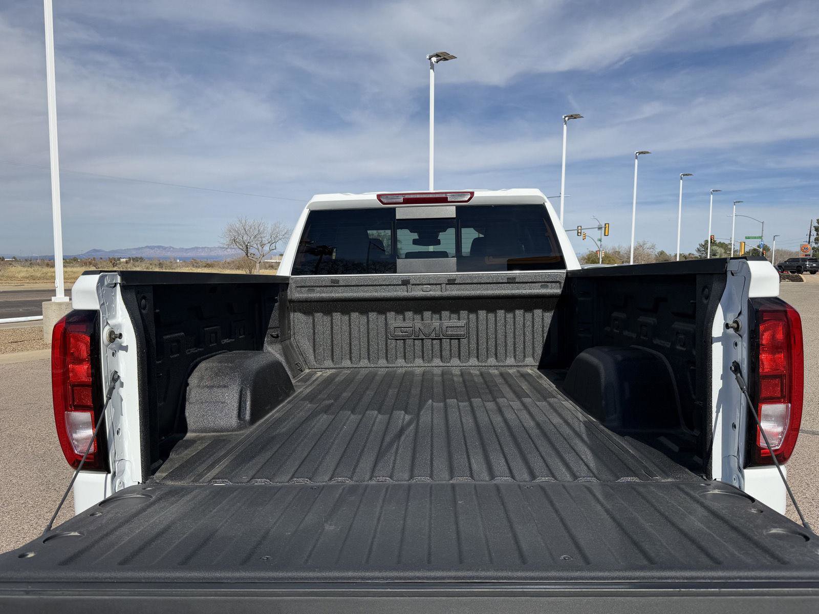 Used 2025 GMC Sierra 1500 Elevation w/ Preferred Package image 5