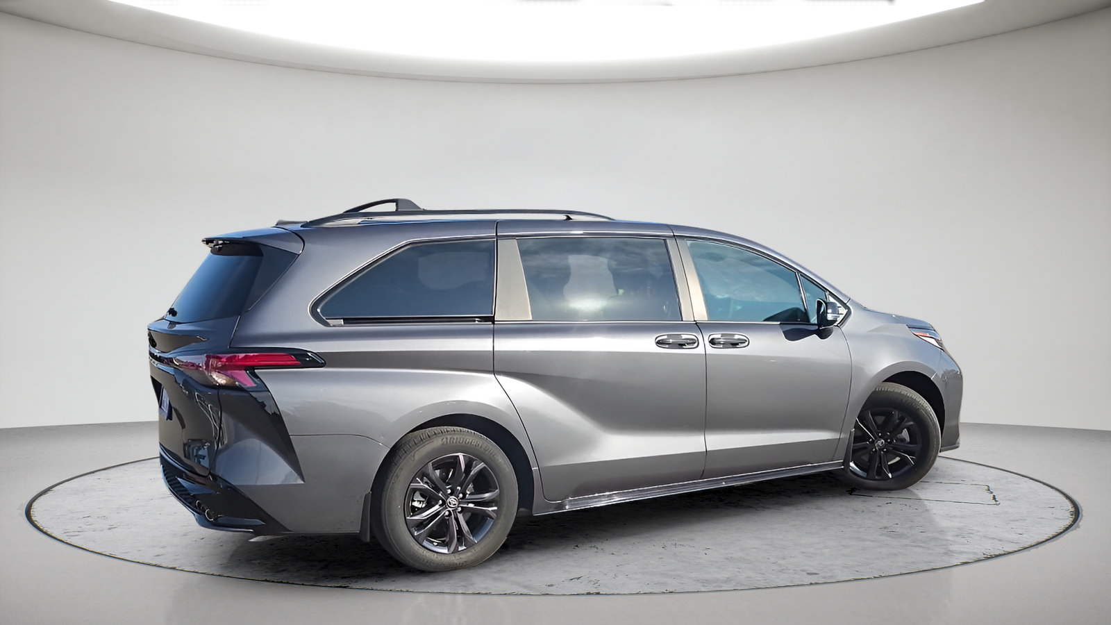 Used 2025 Toyota Sienna XSE w/ XSE Premium Package AWD/4WD image 6