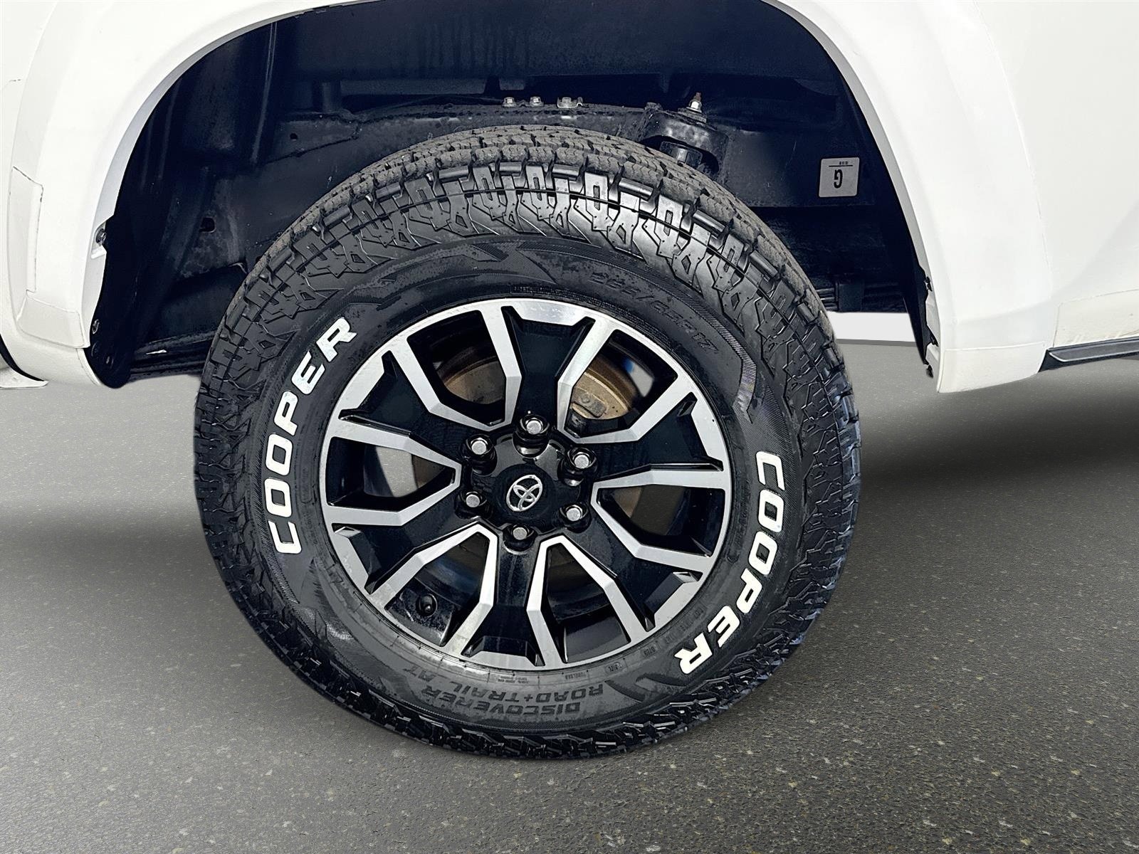 Used 2023 Toyota Tacoma TRD Sport w/ Advanced Technology Package image 29