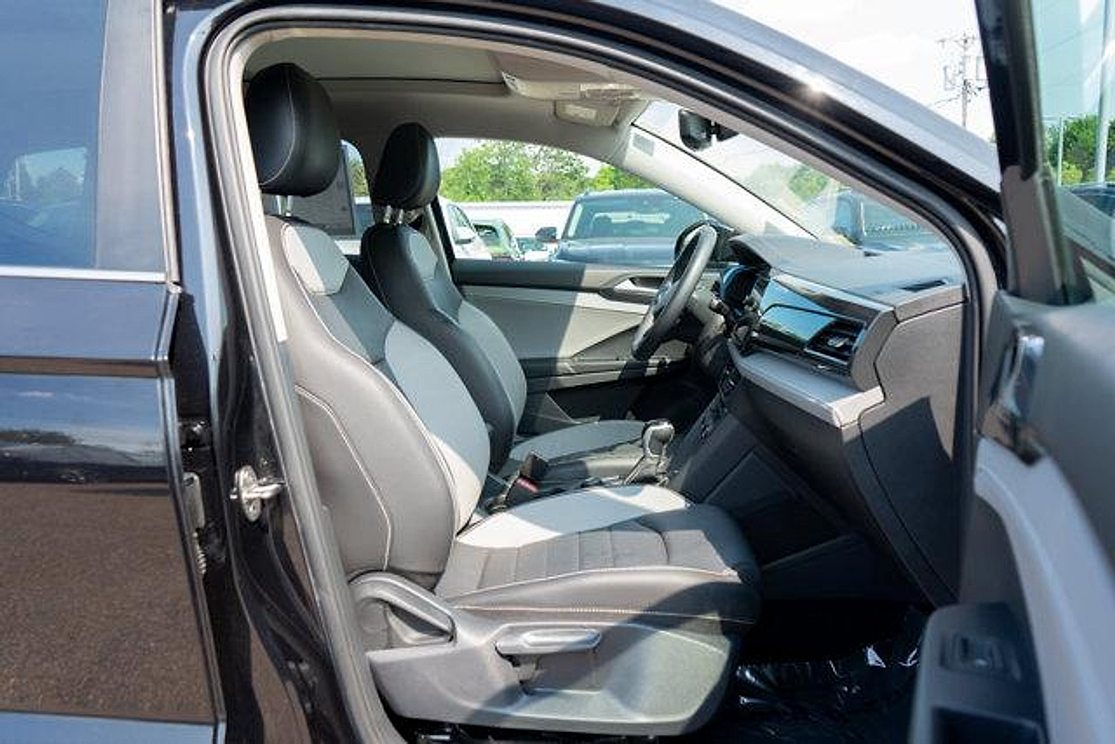 Certified 2023 Volkswagen Taos SEL AWD/4WD image 12