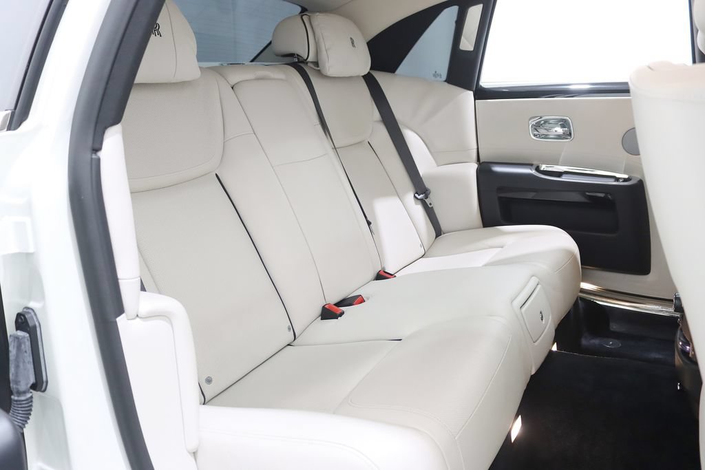 Used 2016 Rolls-Royce Ghost RWD image 33