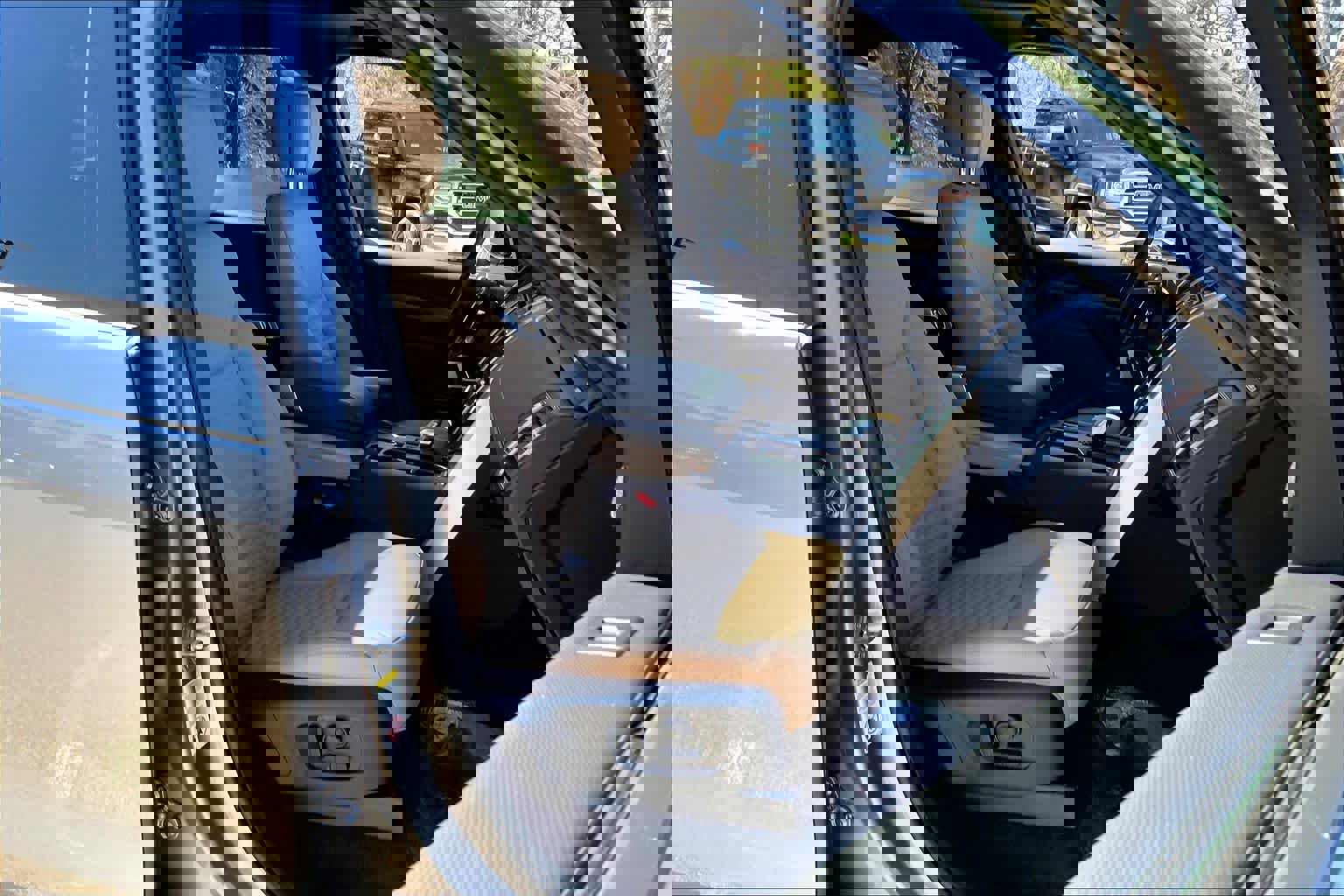 Used 2025 Land Rover Discovery Dynamic SE image 8