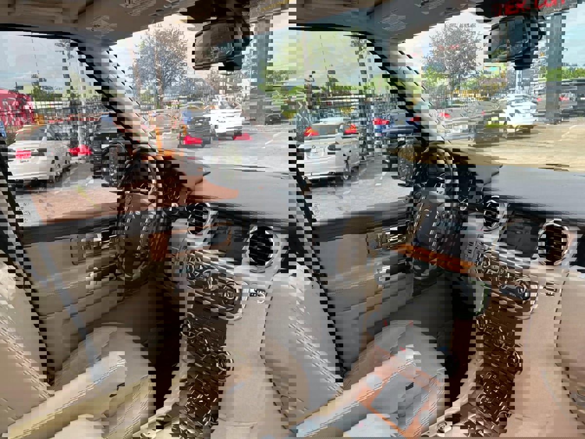 Used 2016 Land Rover LR4 HSE LUX image 34