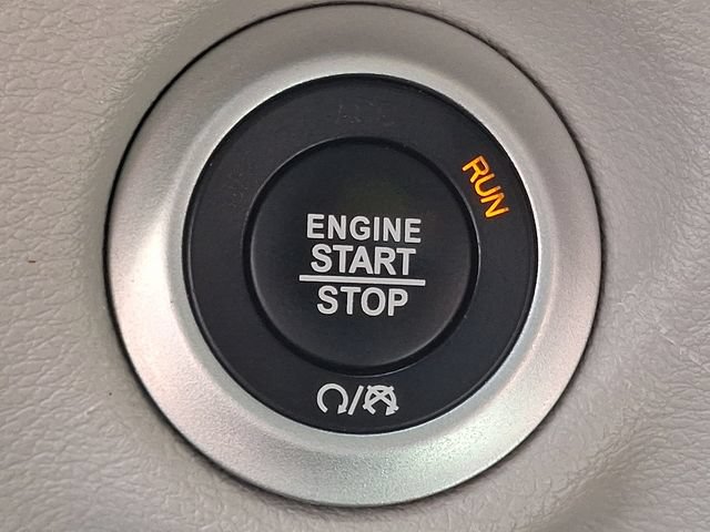 Used 2024 Chrysler Pacifica Touring-L FWD image 23
