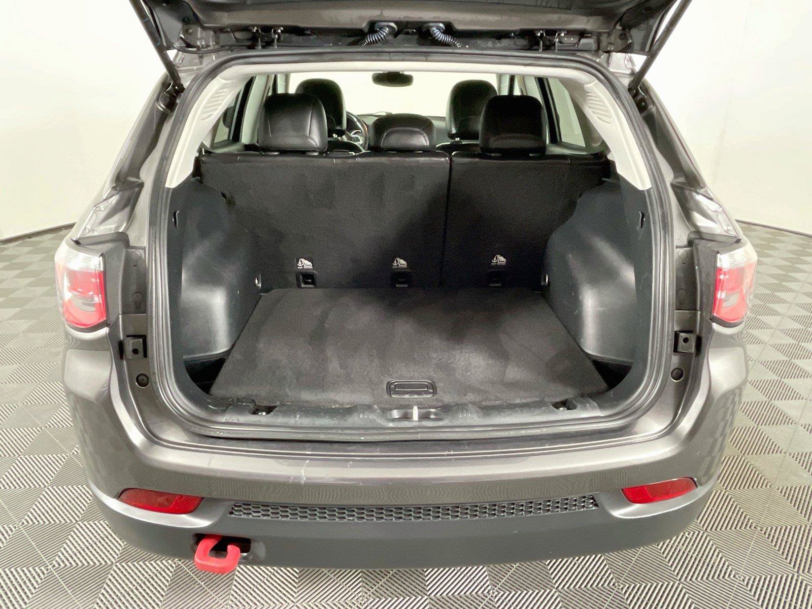 Used 2018 Jeep Compass Trailhawk w/ Cold Weather Group AWD/4WD image 27