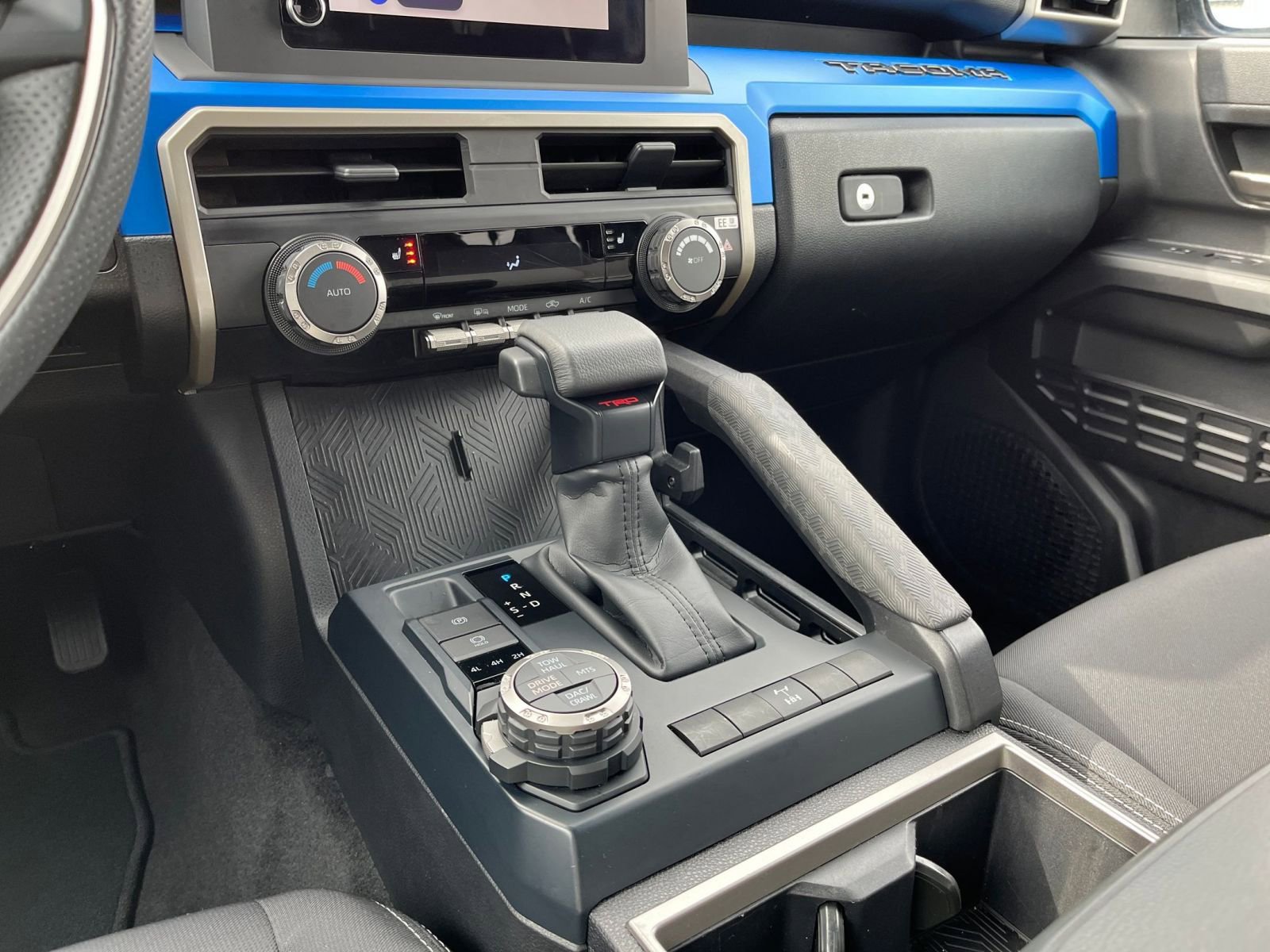 Used 2025 Toyota Tacoma TRD Off-Road image 41