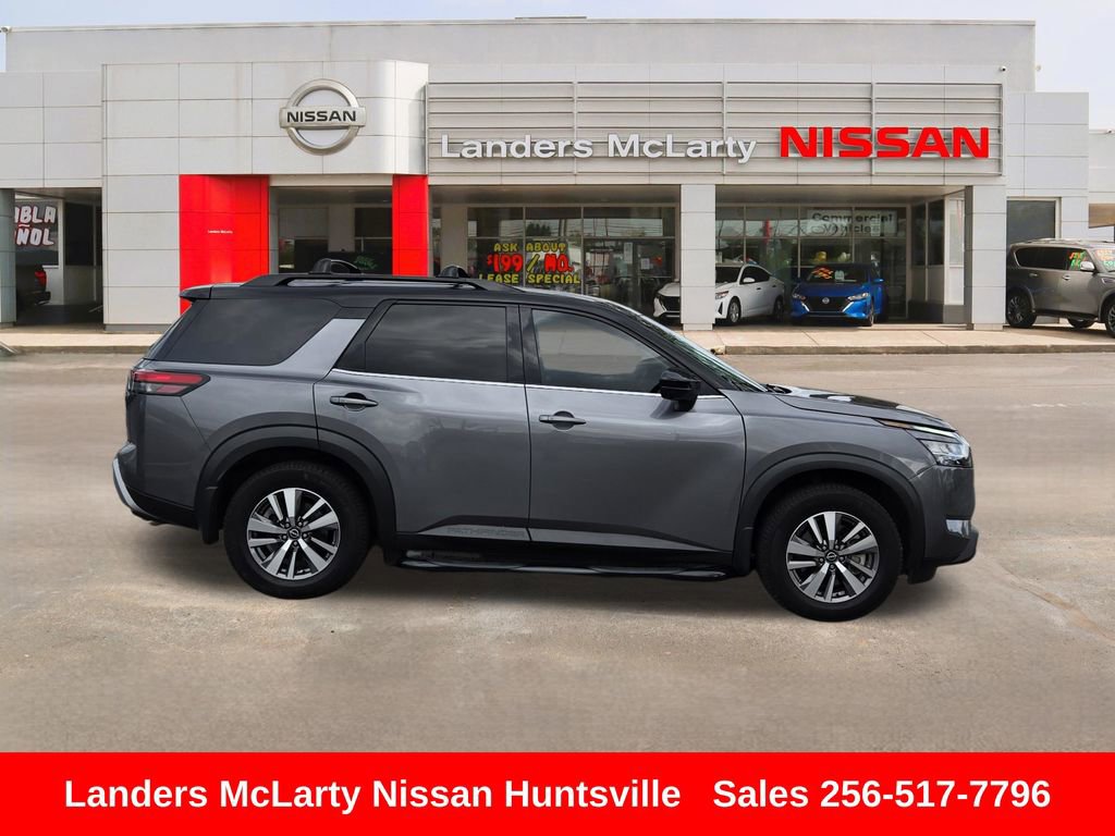 Used 2022 Nissan Pathfinder SL image 2