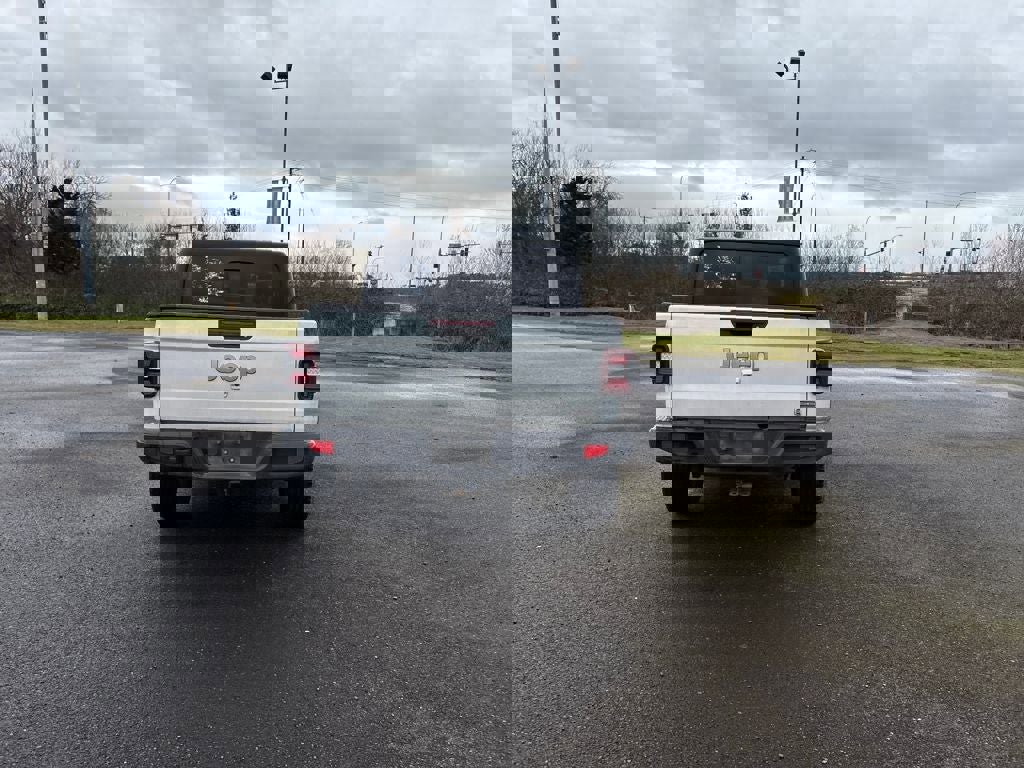 Used 2021 Jeep Gladiator Overland image 8