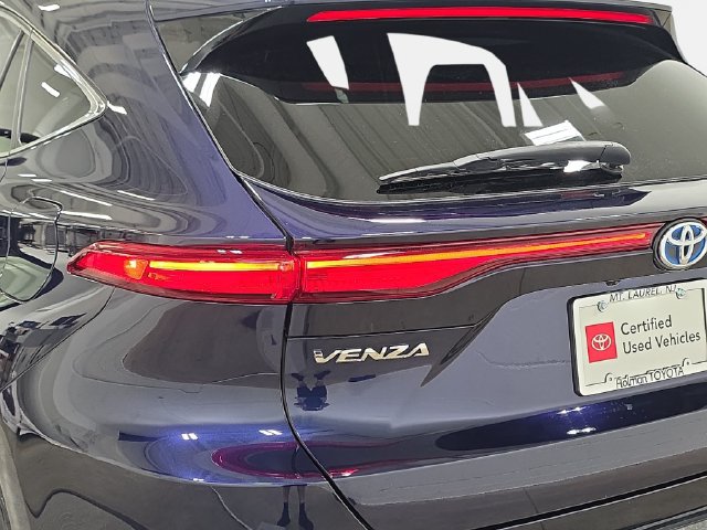 Certified 2021 Toyota Venza XLE w/ Softex Package AWD/4WD image 30