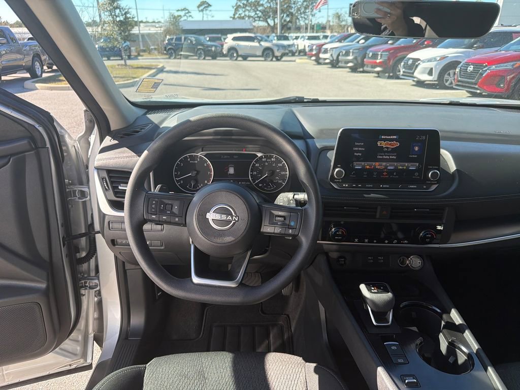 Used 2024 Nissan Rogue SV image 28