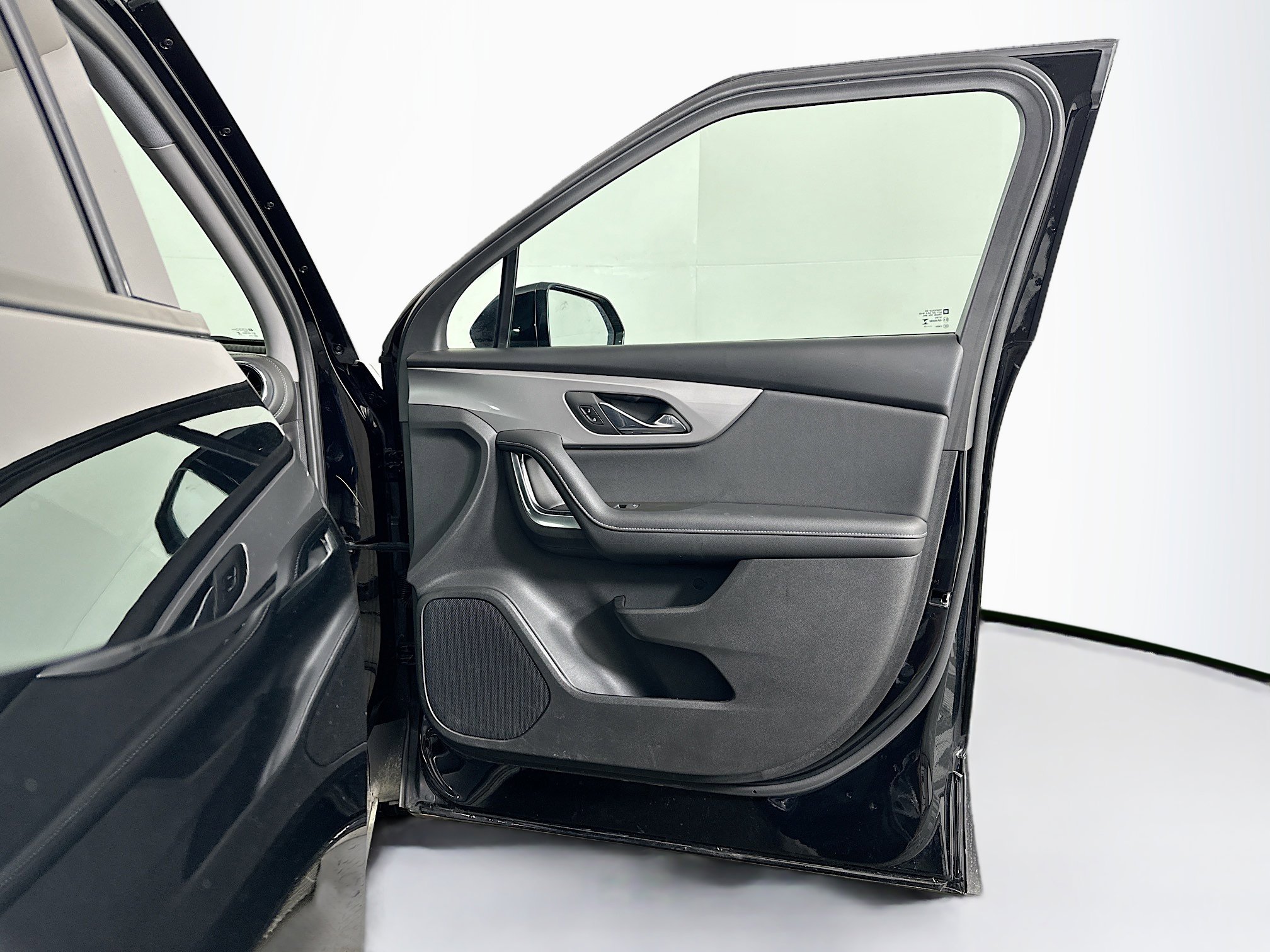 Used 2025 Chevrolet Blazer LT image 31