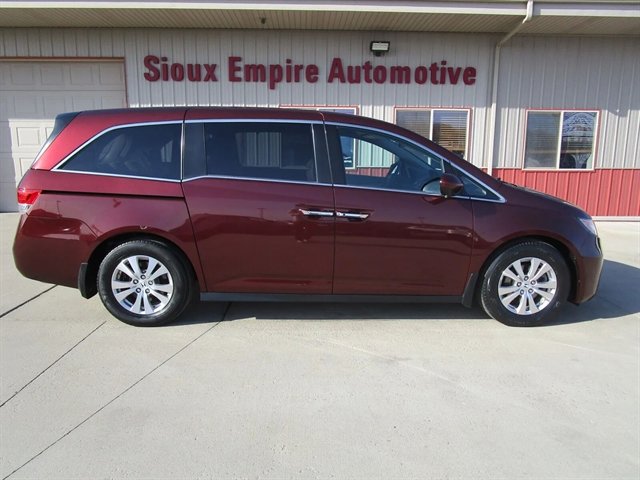 Used 2016 Honda Odyssey SE image 2