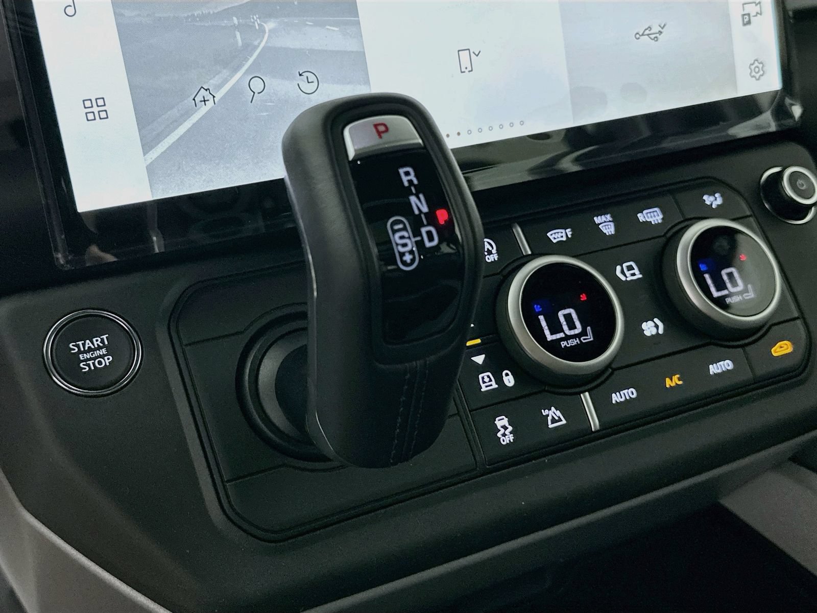 New 2026 Land Rover Defender 110 X AWD/4WD image 28