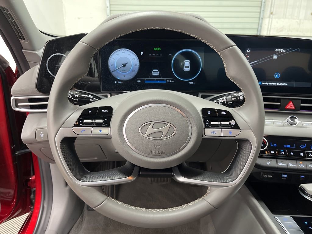 Used 2025 Hyundai Elantra SEL image 23