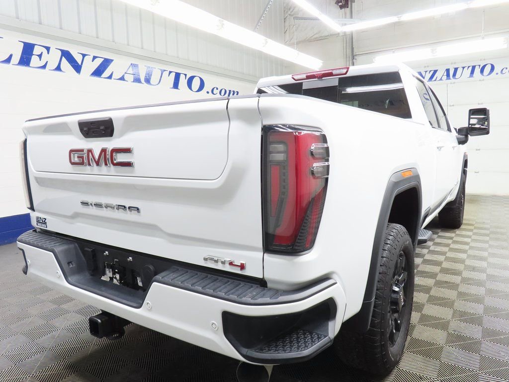 Used 2025 GMC Sierra 2500 AT4 AWD/4WD image 4