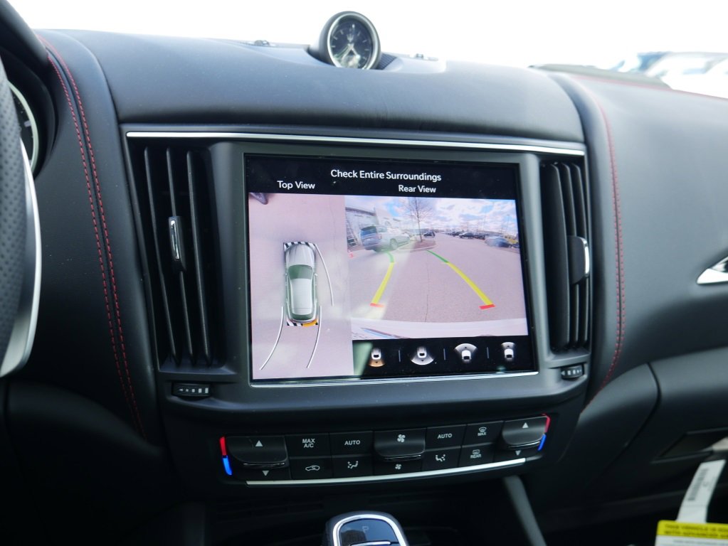 Used 2024 Maserati Levante GT Ultima image 27