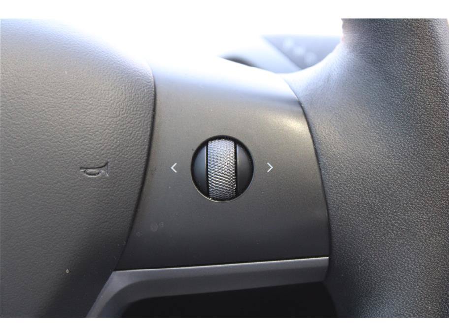 Used 2022 Tesla Model Y Performance AWD/4WD image 18