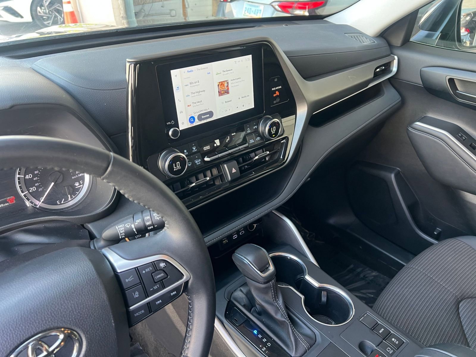 Used 2025 Toyota Highlander LE image 21