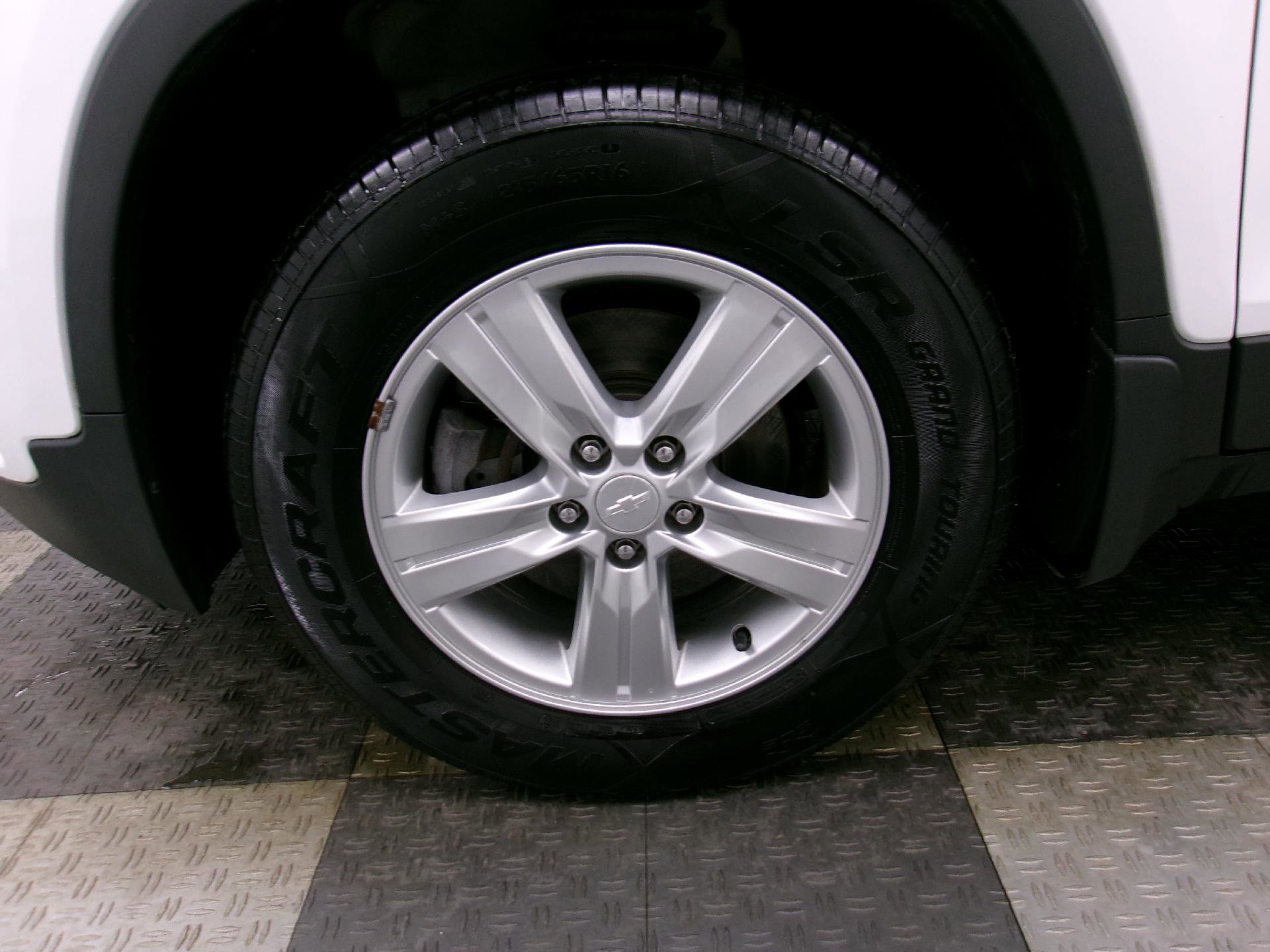 Used 2020 Chevrolet Trax LS w/ Tint and Cruise Package image 16