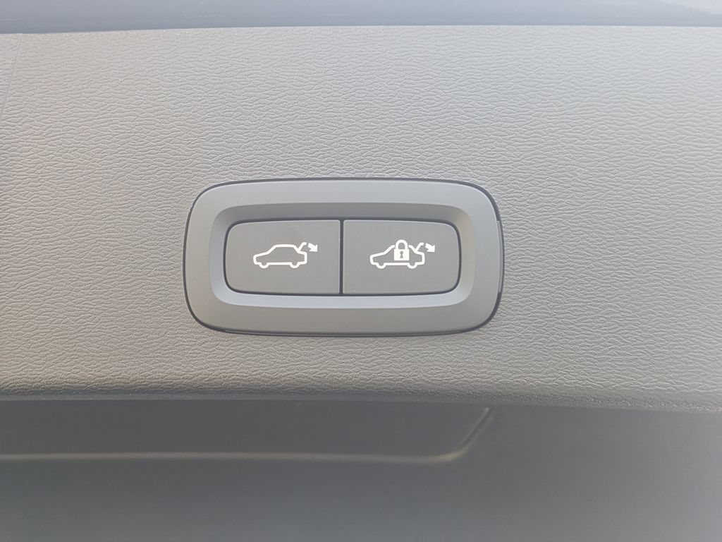 Certified 2026 Volvo XC40 B5 Core AWD/4WD image 14