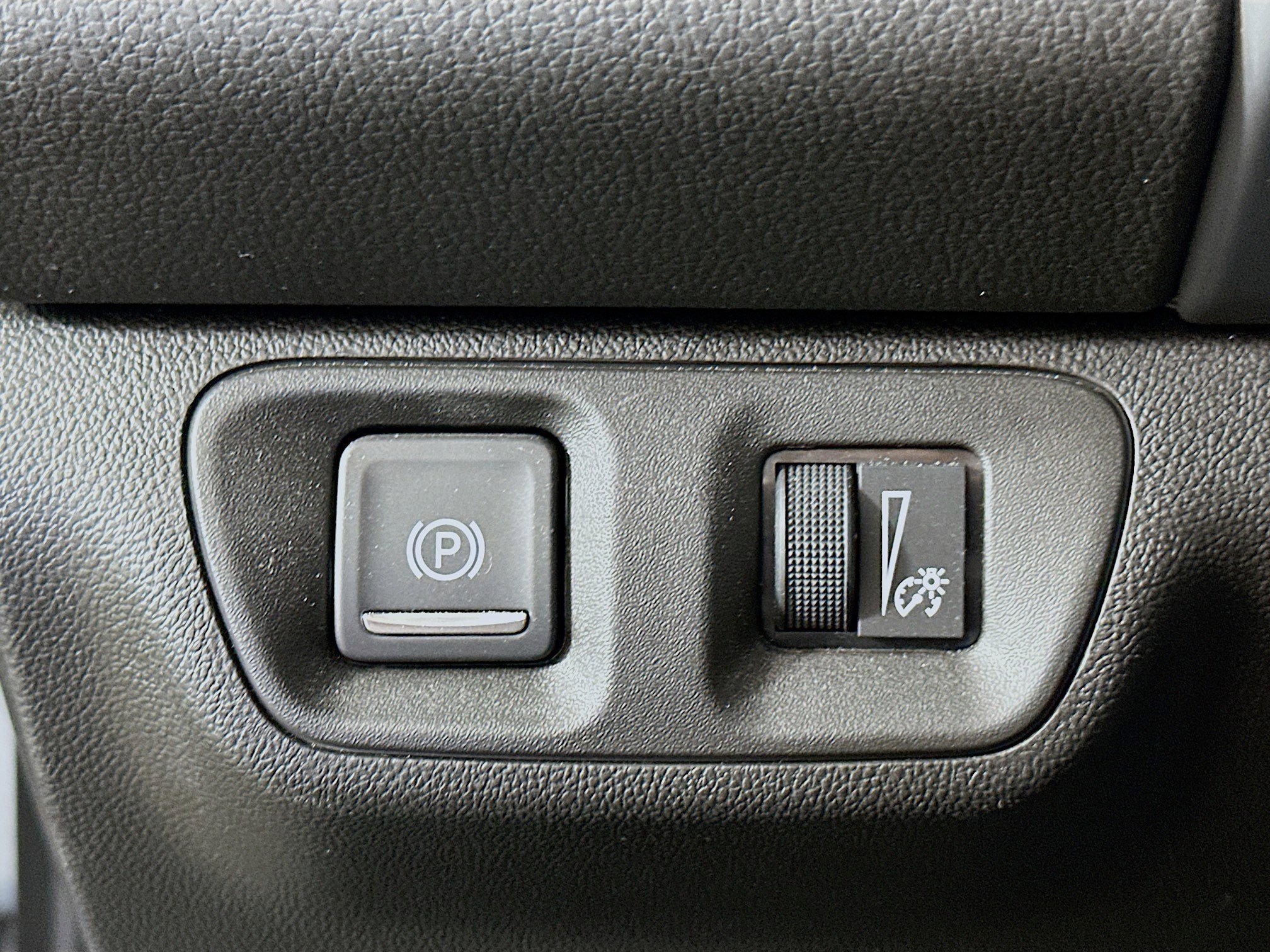 Used 2023 GMC Acadia SLE w/ Driver Convenience Package image 17