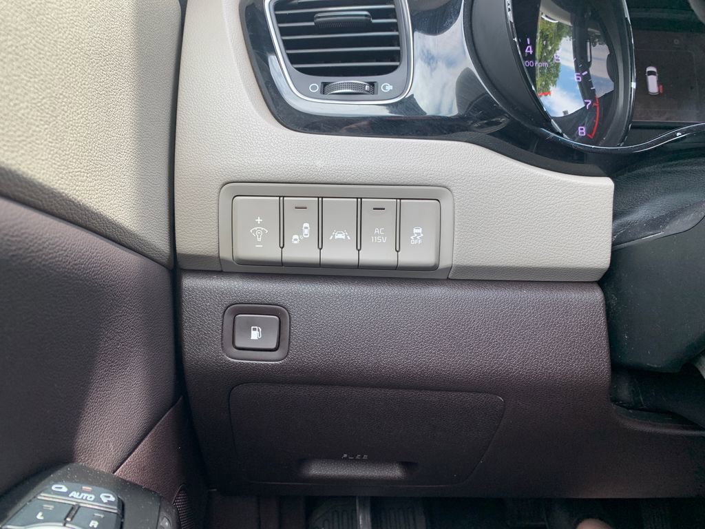 Used 2015 Kia Sedona SX Limited w/ SXL Technology Package FWD image 32