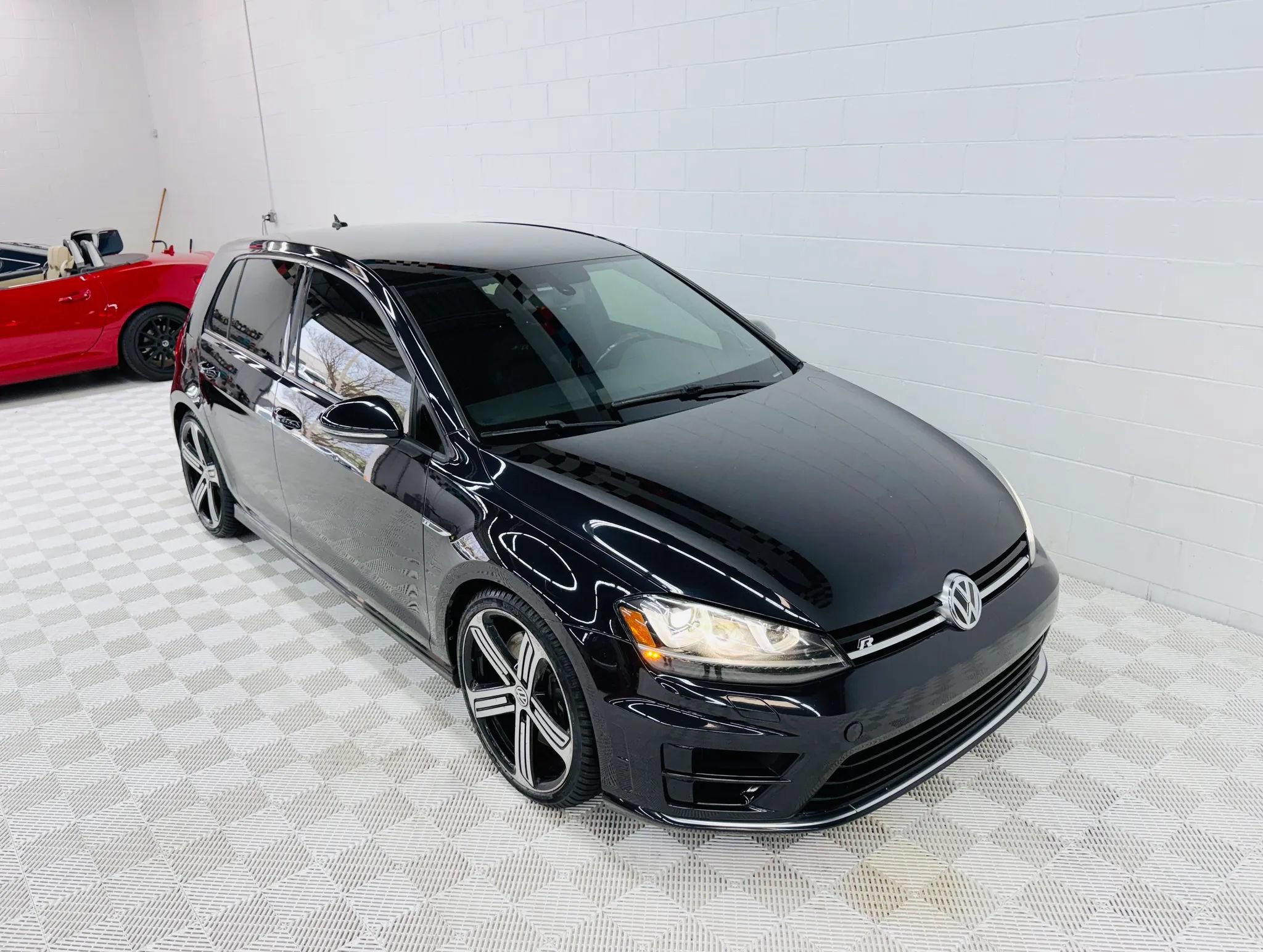 Used 2016 Volkswagen Golf R 4-Door AWD/4WD image 15