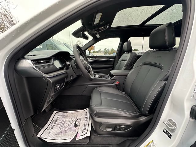 New 2025 Jeep Grand Cherokee L Overland AWD/4WD image 24
