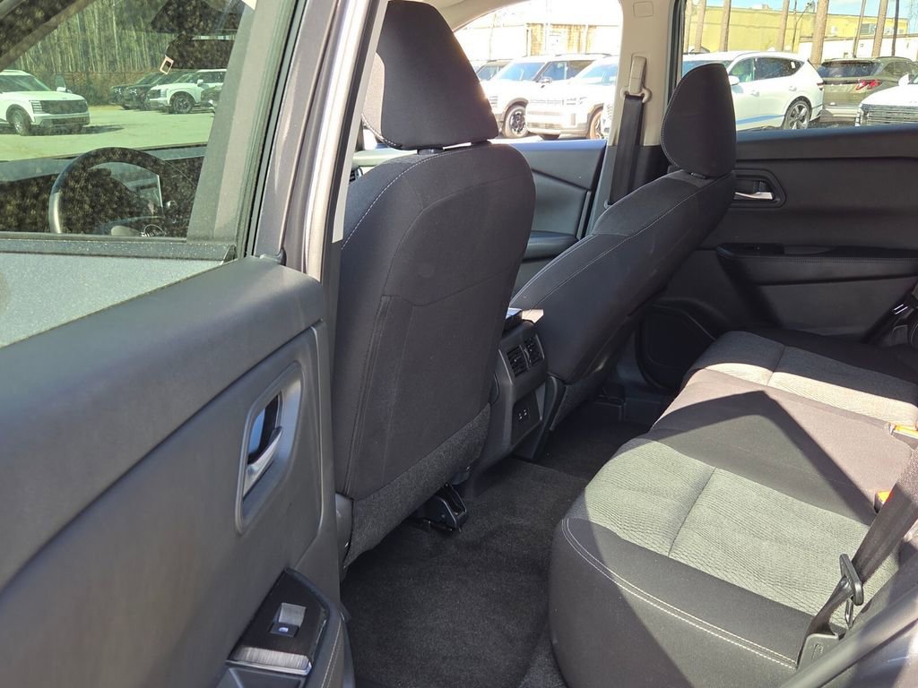 Used 2025 Nissan Rogue SV image 7