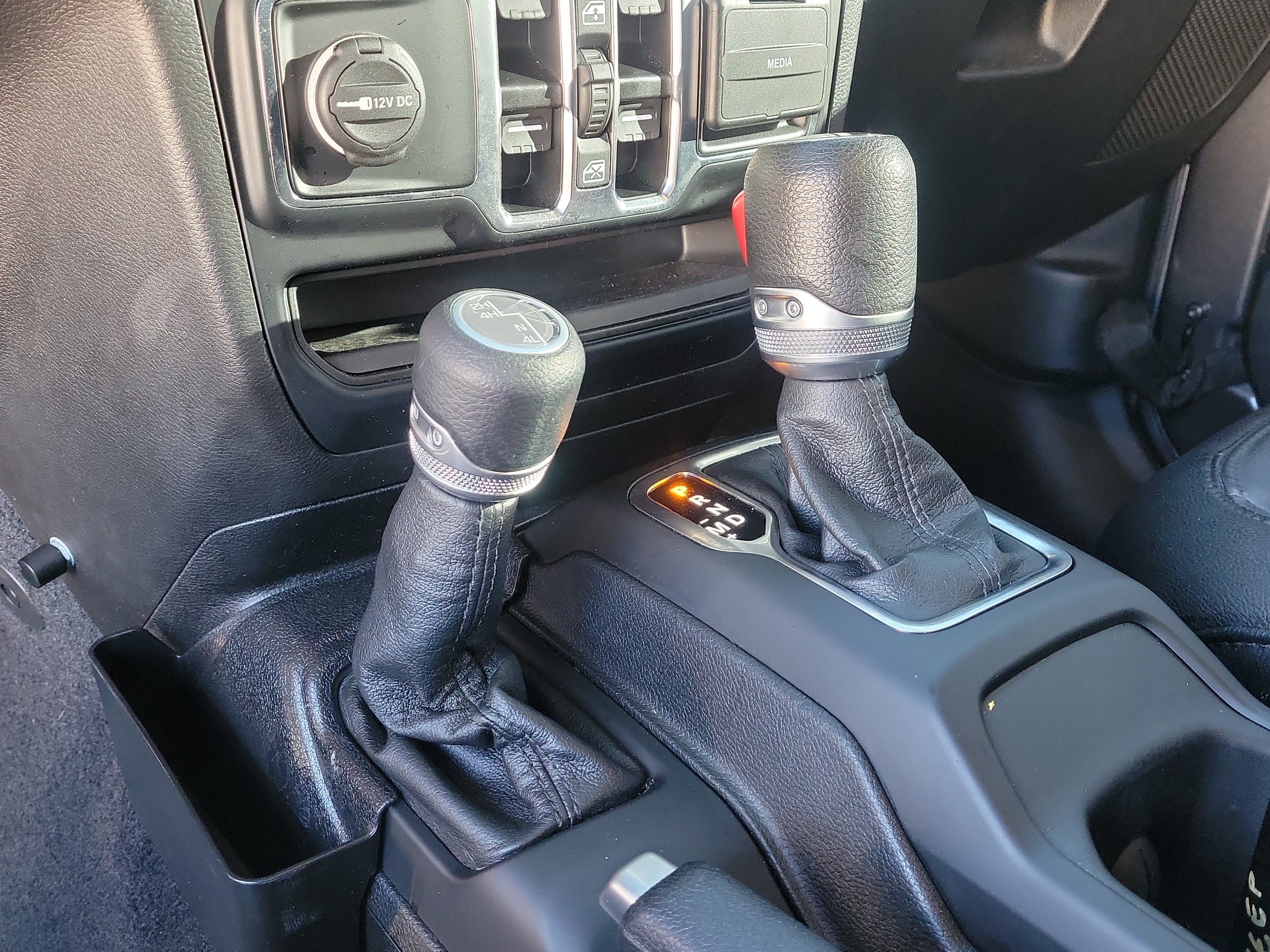 Used 2023 Jeep Gladiator Sport AWD/4WD image 24