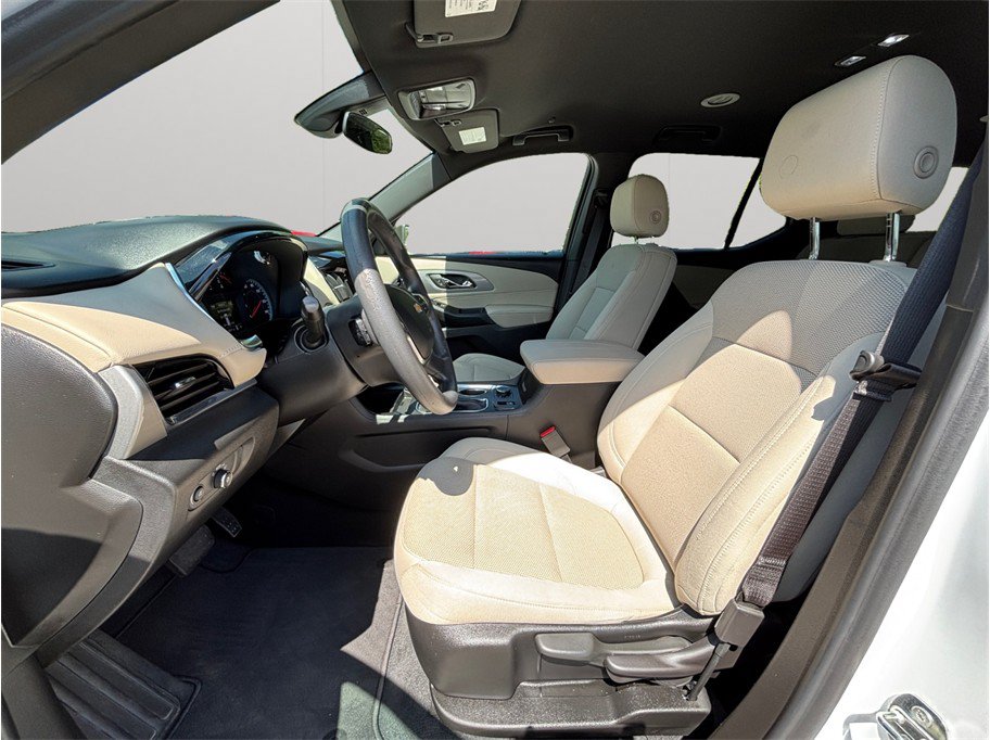 Used 2023 Chevrolet Traverse LS FWD image 2