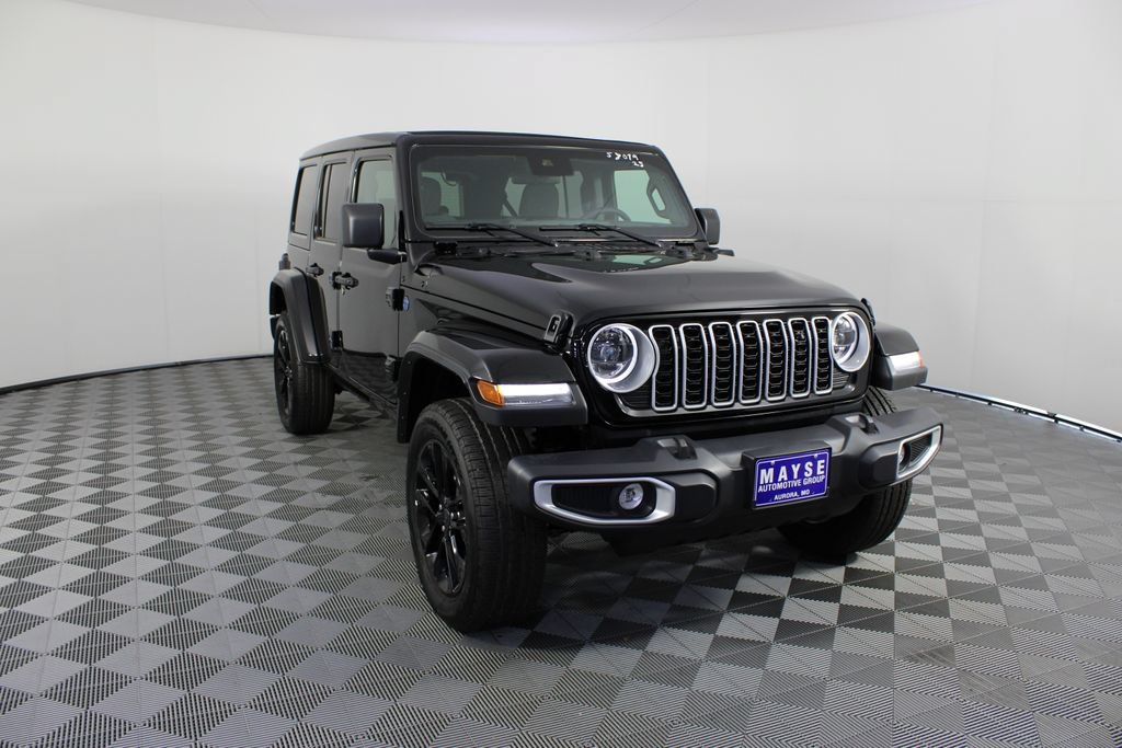Used 2025 Jeep Wrangler Unlimited Sahara w/ Safety Group AWD/4WD image 24