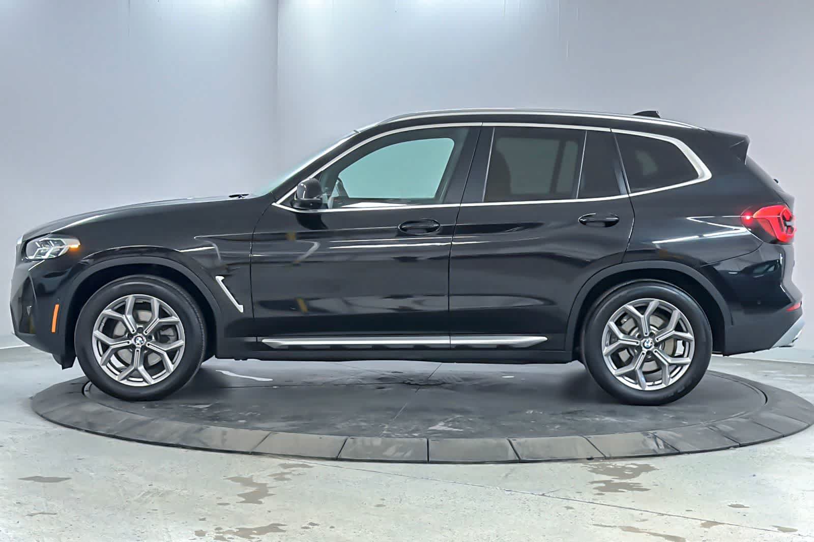 Used 2023 BMW X3 xDrive30i w/ Convenience Package AWD/4WD image 5