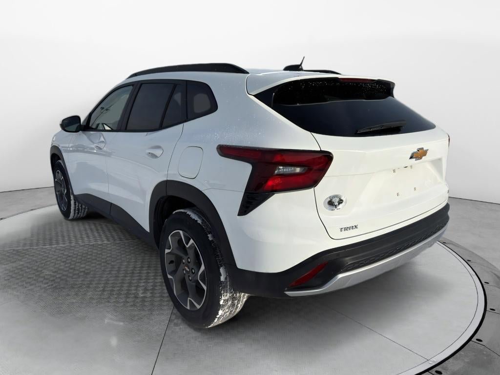 New 2026 Chevrolet Trax LT w/ Driver Confidence Package FWD image 3